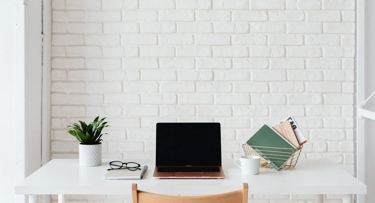Rédacteur web SEO freelance : le parcours réaliste pour démarrer sans illusions en 2026
