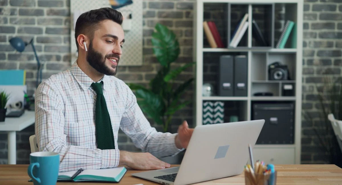 Trouver des clients en rédaction web : 5 stratégies que les débutants ignorent (et qui changent tout)